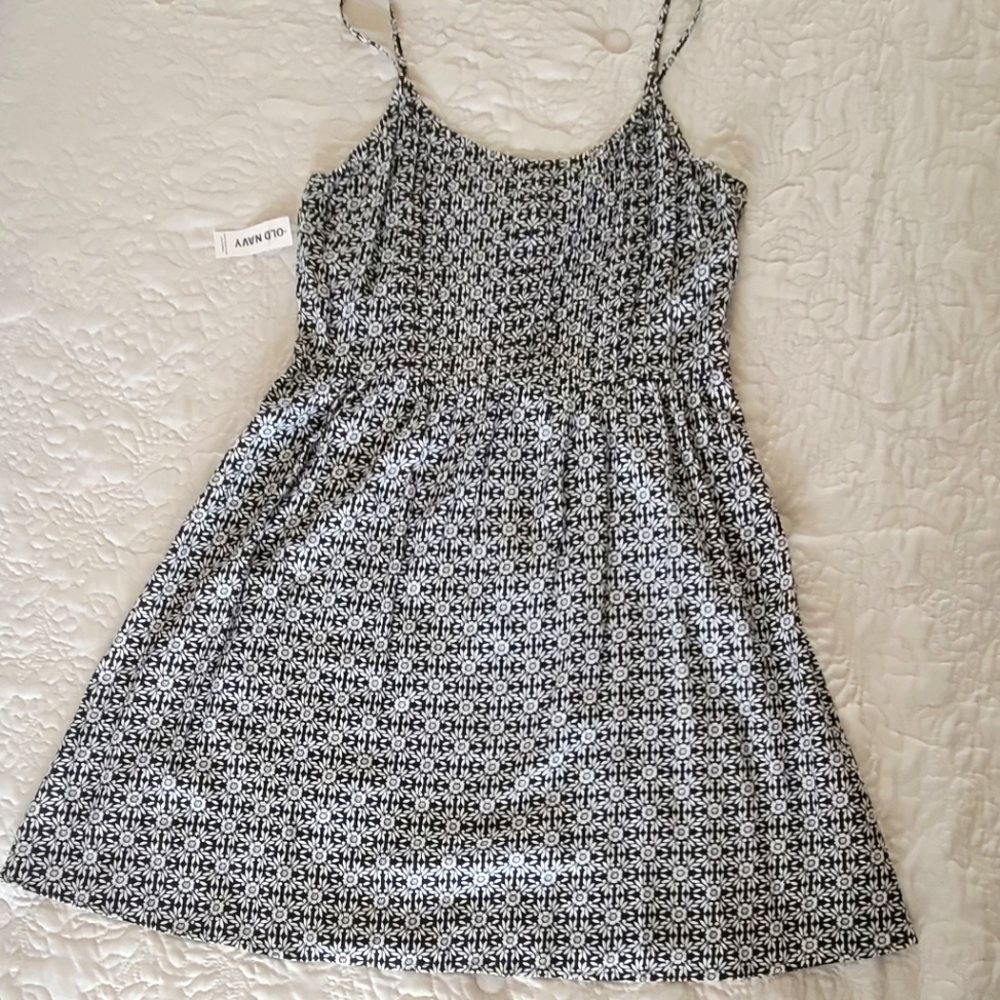 Old Navy sundress w/black/white floral pattern, large